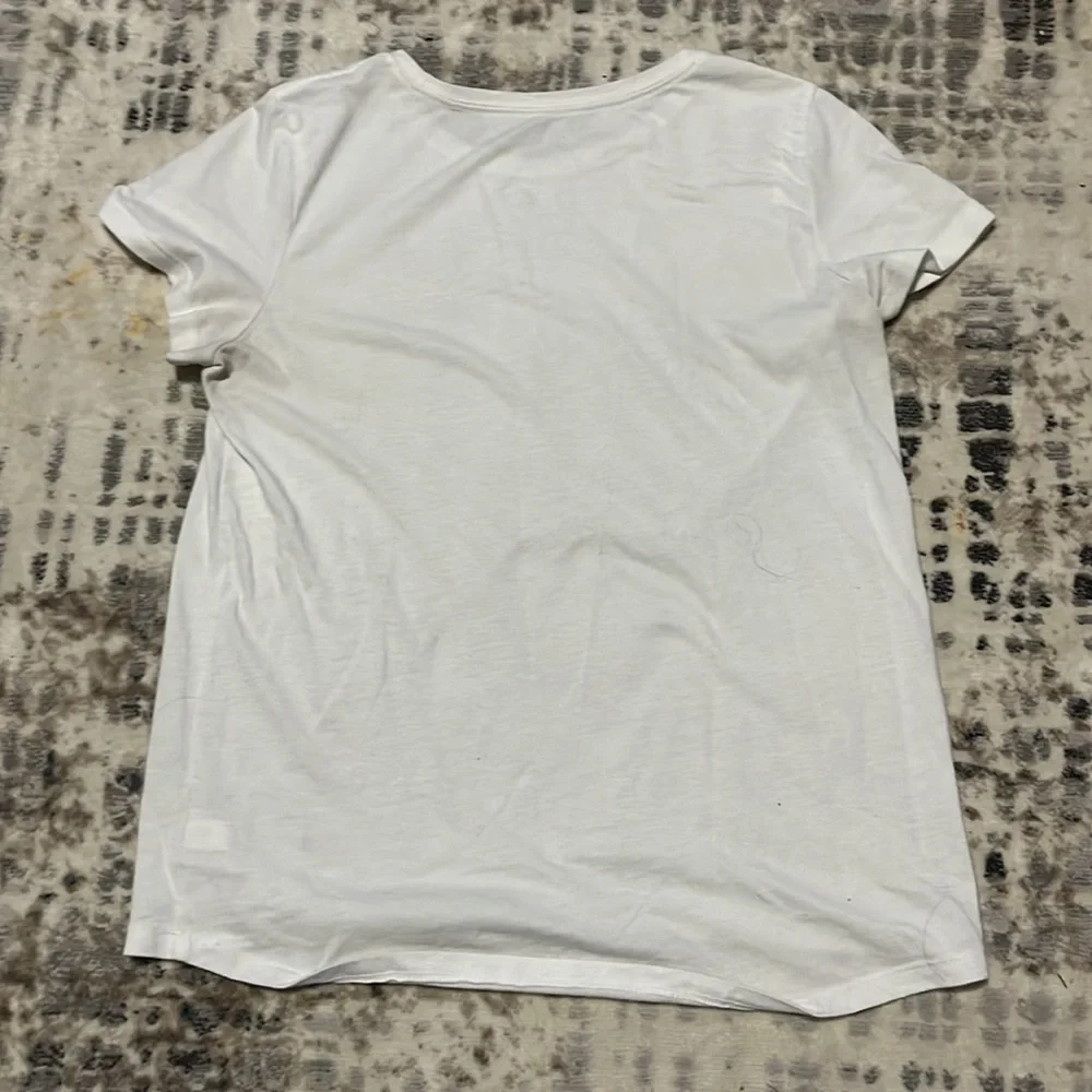 White old navy shirt - Picture 2 of 3